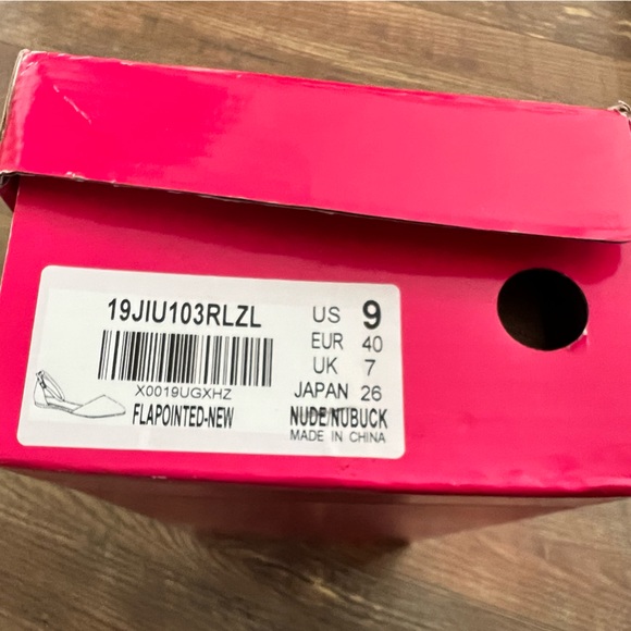 Dream Pairs Cream Pointed Flats - Picture 4 of 5